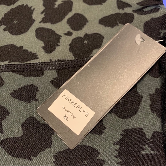 NWT High Waist Leopard Print Leggings w/ Pocket - Picture 7 of 8